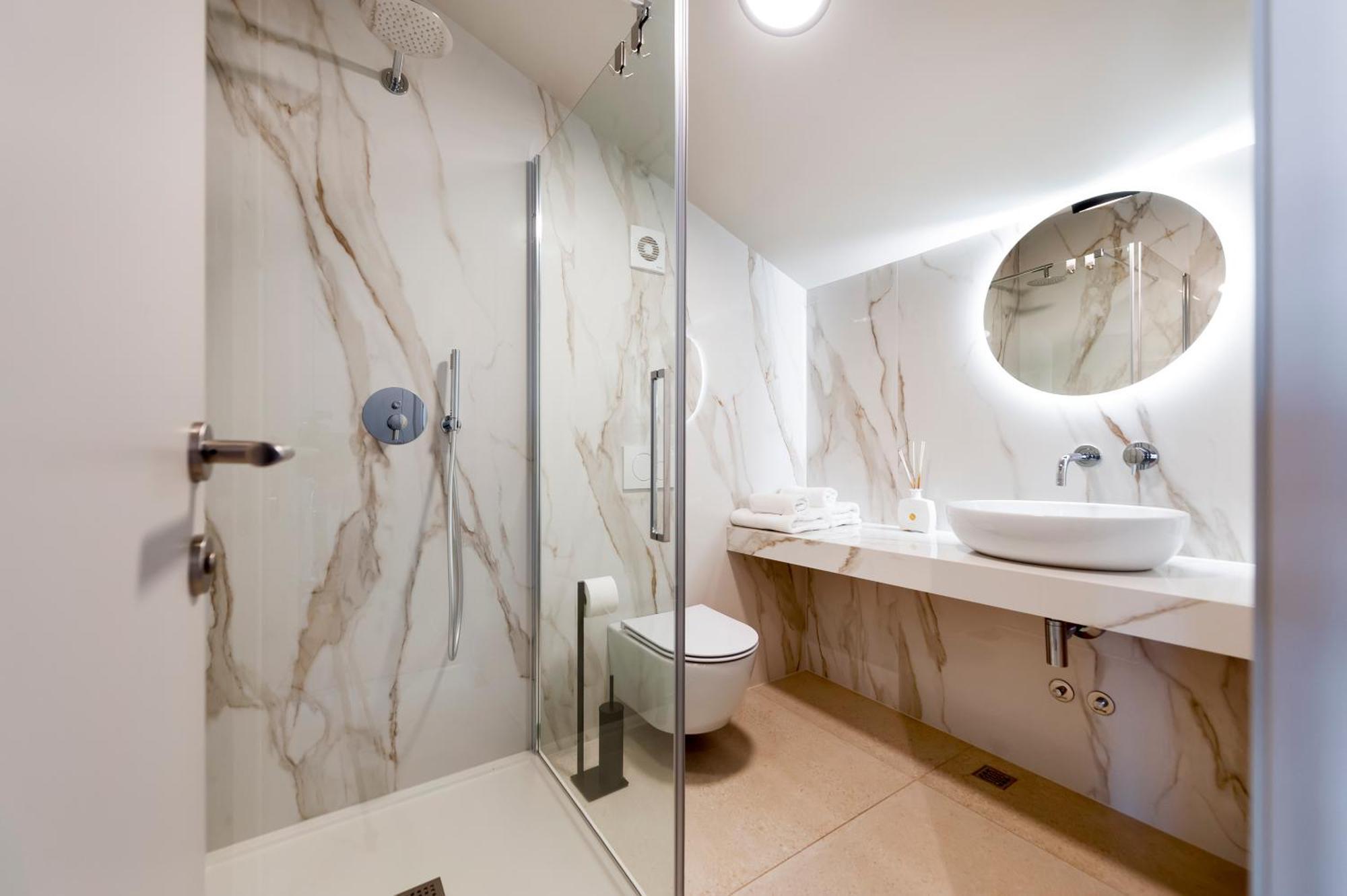 4r Royal Rojnic Apartment