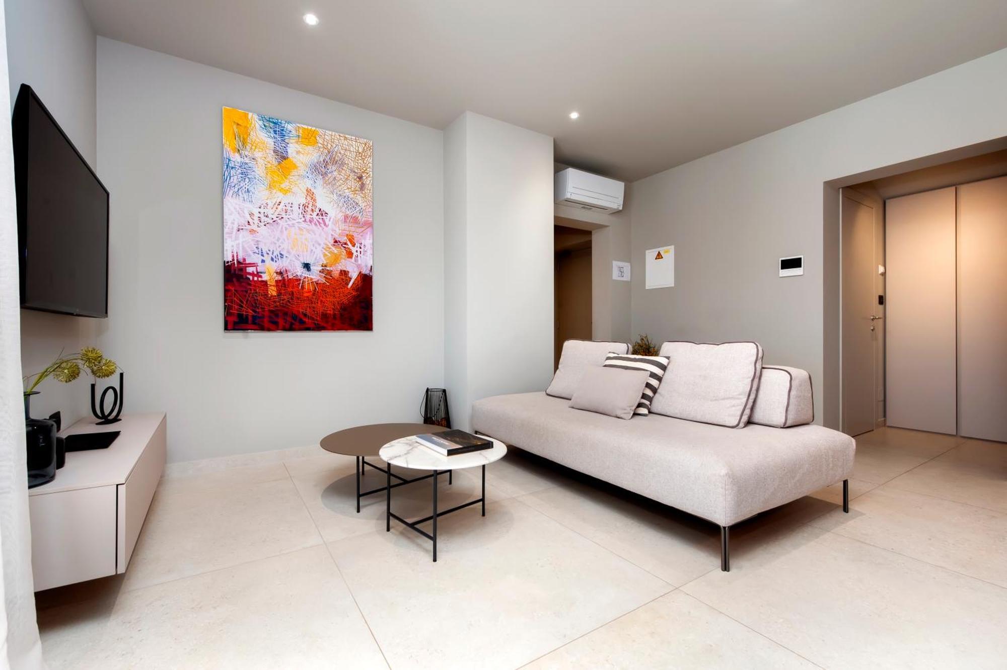 4r Royal Rojnic Apartment