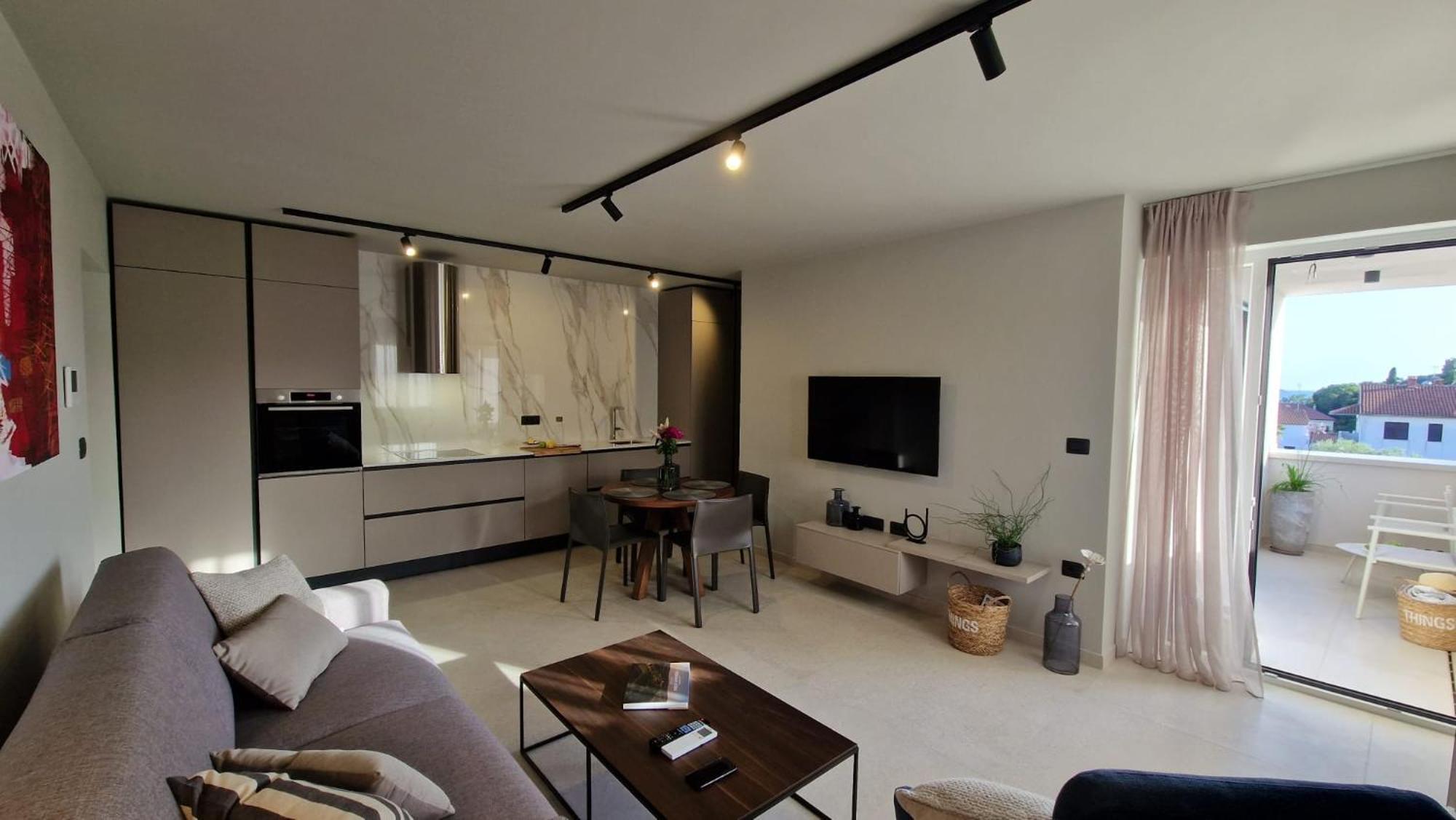4r Royal Rojnic Apartment